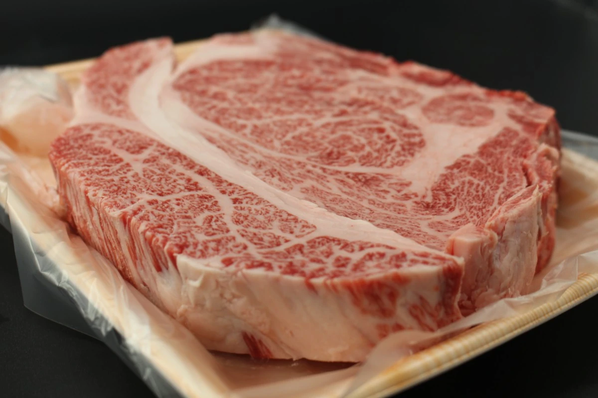 【いい肉の日】近江牛極厚モンスターリブロースステーキ1111g【通常価格より50％OFF】