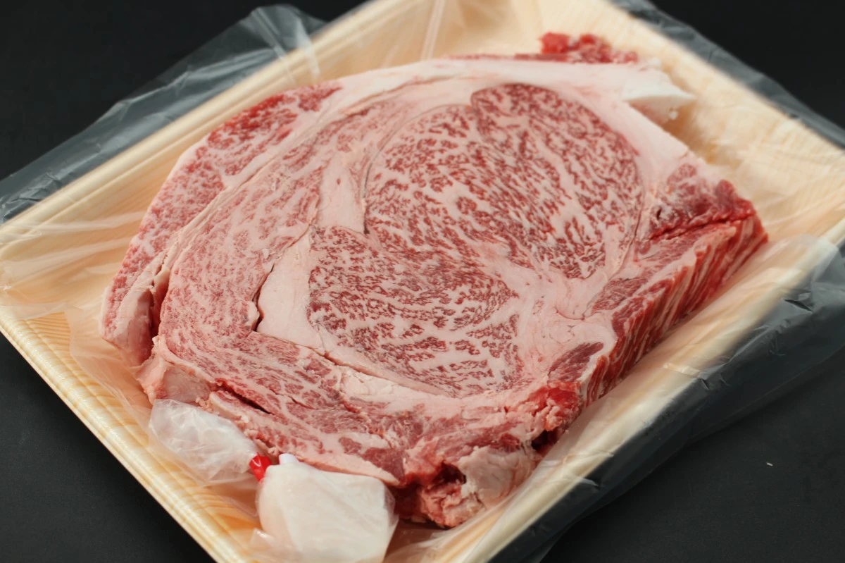 【いい肉の日】近江牛極厚リブロースステーキ700g【通常価格より50％OFF】