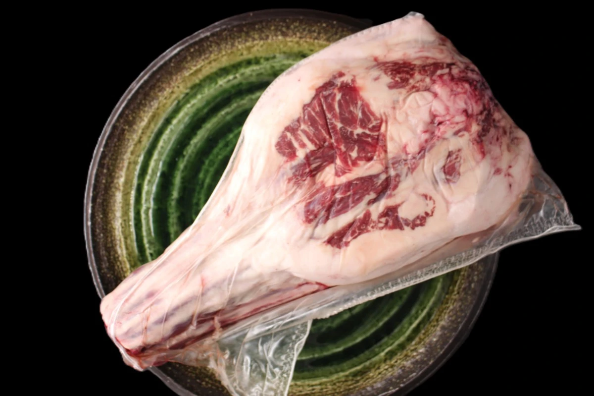 【カットあり】近江牛テールブロック肉1本【約1.5kg〜2.5kg】