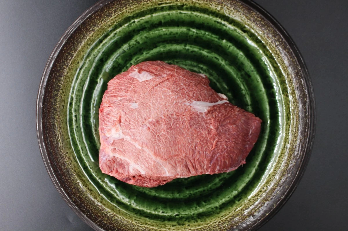 業販用＜激レア＞近江牛ツラミ塊肉1頭分(0.9~1.3KG)【筋引きあり】