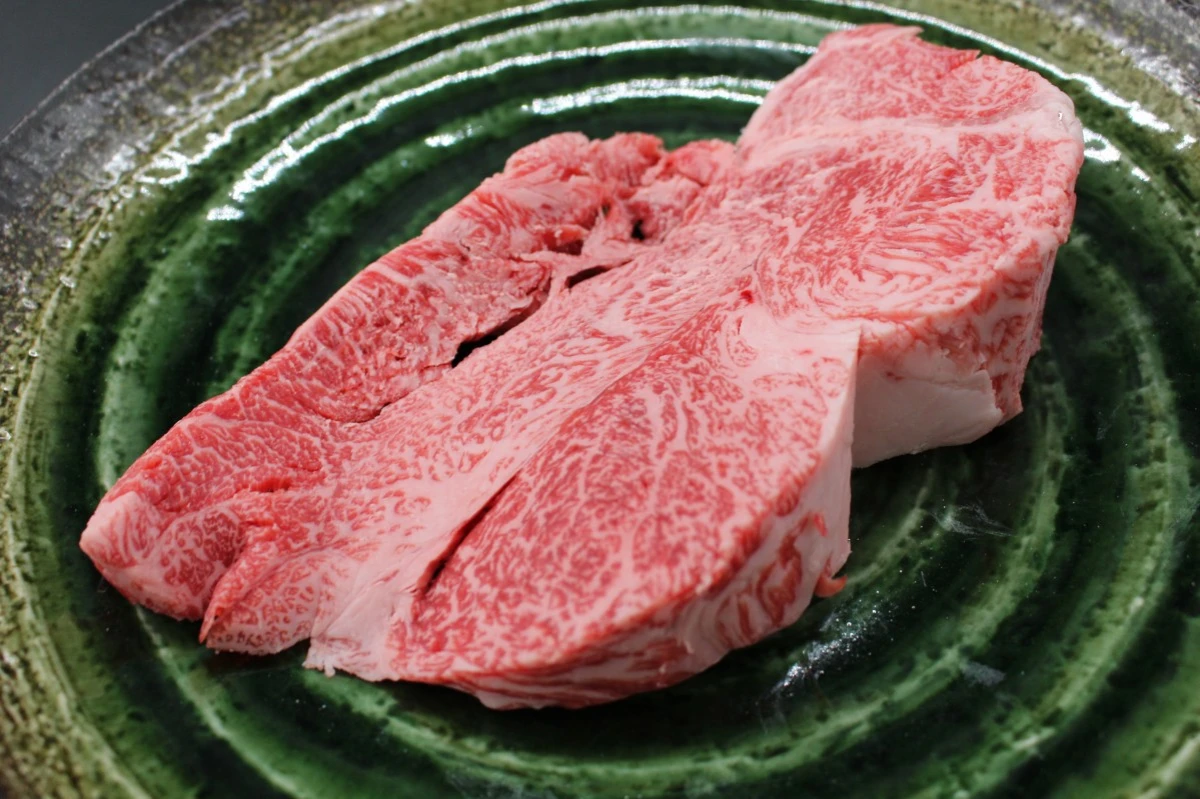 【現品限り】近江牛訳あり塊肉330ｇ